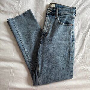 Abercrombie Ultra High Rise Ankle Straight 2 (26) Long
